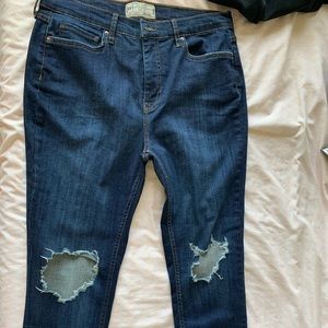 FREE PEOPLE RIPPED JEANS